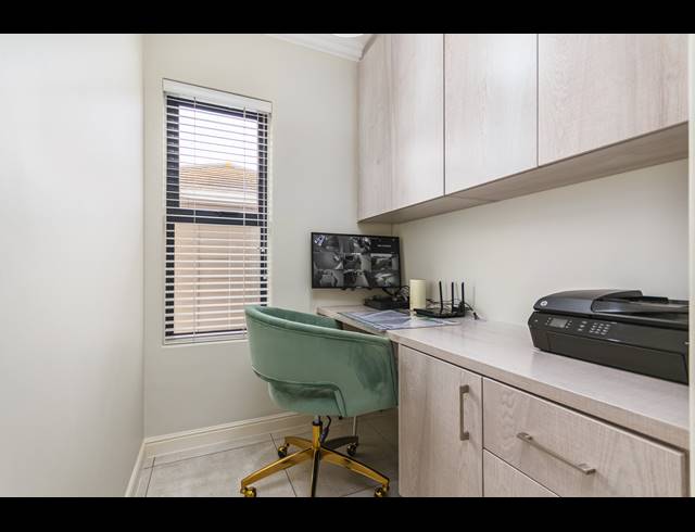 3 BEDROOM FREESTANDING TO LET IN SUNNINGDALE